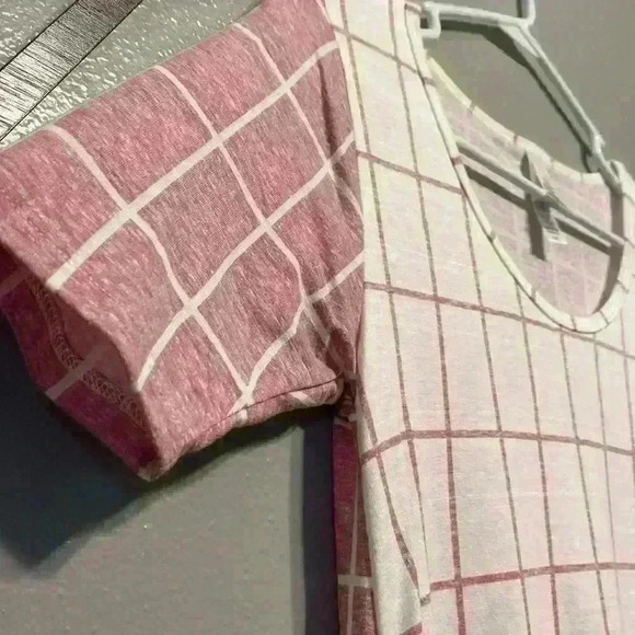 ❤️ LuLaRoe Perfect T New With Tags Pink & White - Picture 2 of 6